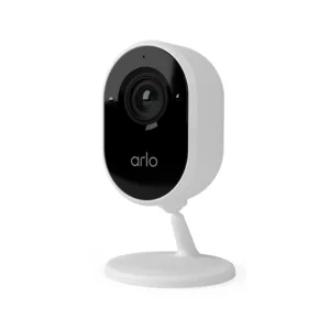 Cámara interior Arlo de Securitas Direct con visión nocturna a color y foco disuasorio