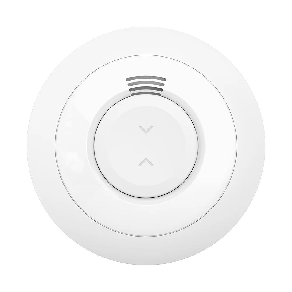 Detector de humos de una alarma para casa visto de frente